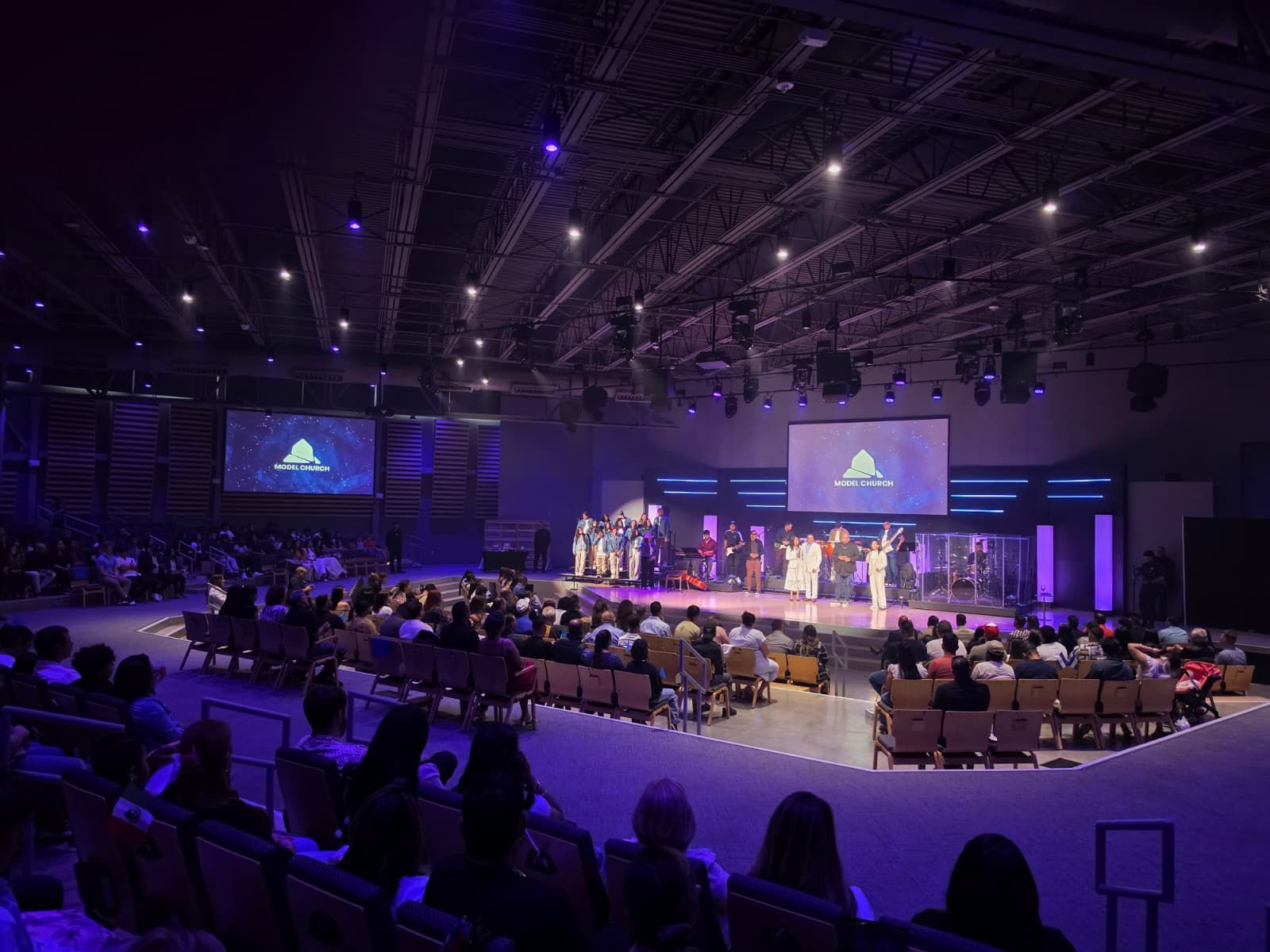 Santuario en Model Church